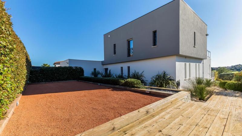 Villa - 250 m² - 5 pièces