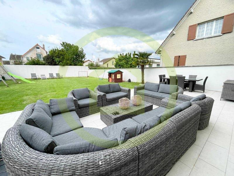 Maison - 230 m² - 6 pièces