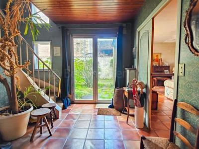 Maison - 202 m² - 8 pièces