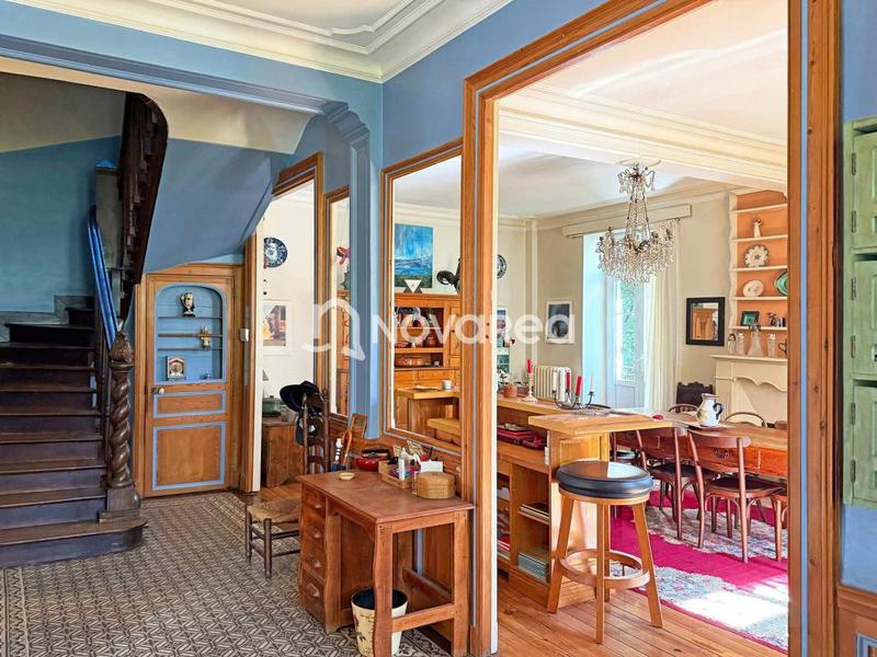 Villa - 259 m² - 11 pièces