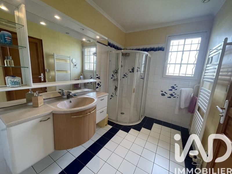 Maison - 222 m² - 9 pièces