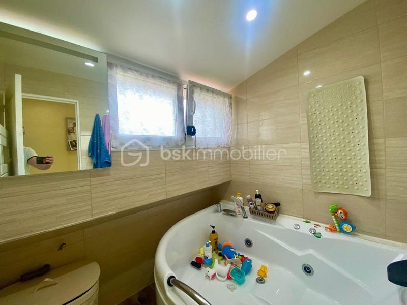 Maison - 95 m² - 5 pièces