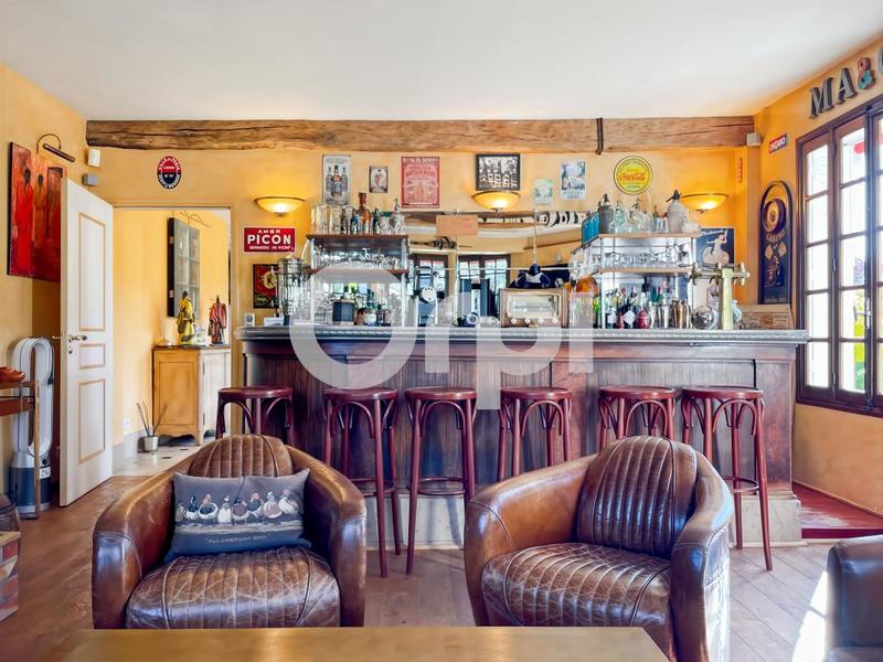 Moulin - 550 m² - 7 pièces