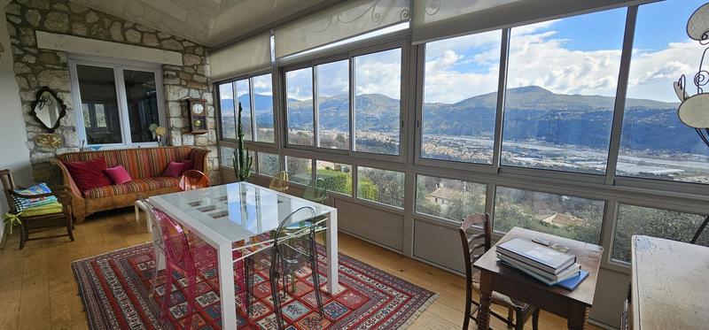 Maison - 210 m² - 10 pièces