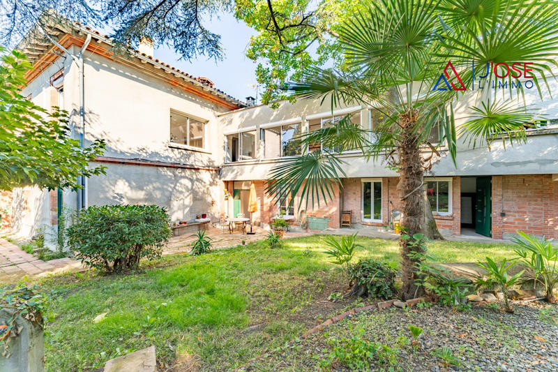 Maison - 328 m² - 11 pièces