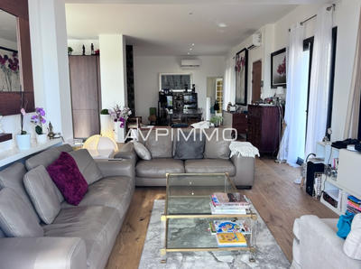 Maison - 240 m² - 7 pièces