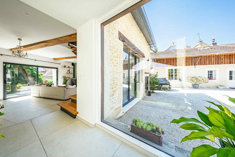 Maison - 300 m² - 9 pièces