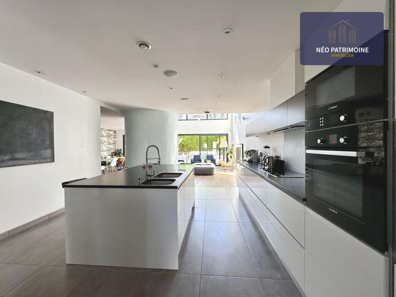 Maison contemporaine - 270 m² - 8 pièces