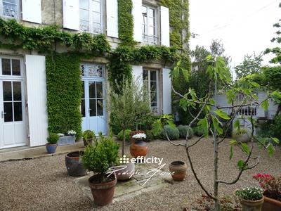 Maison - 240 m² - 8 pièces