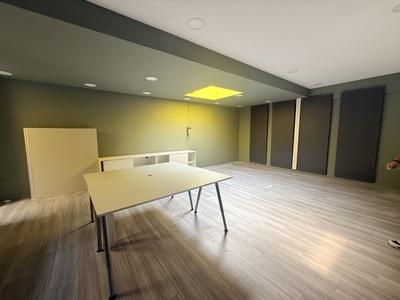 Local d'activités - 161 m²