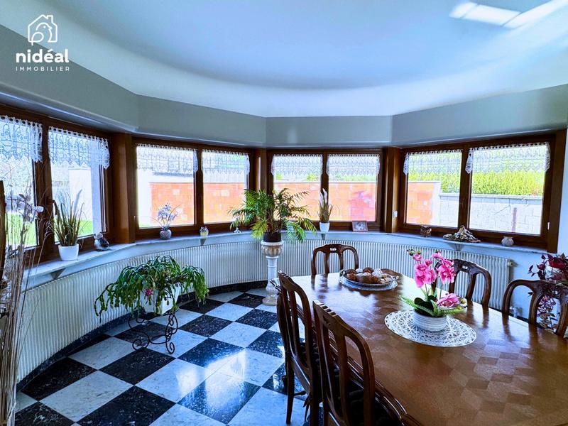 Maison - 185 m² - 8 pièces