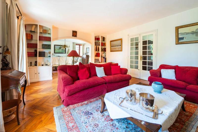 Maison - 400 m² - 8 pièces