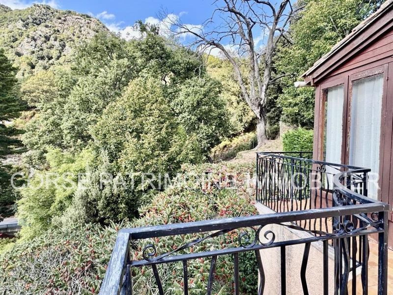 Maison - 229 m² - 18 pièces