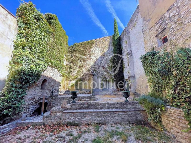 Maison de ville - 260 m² - 9 pièces