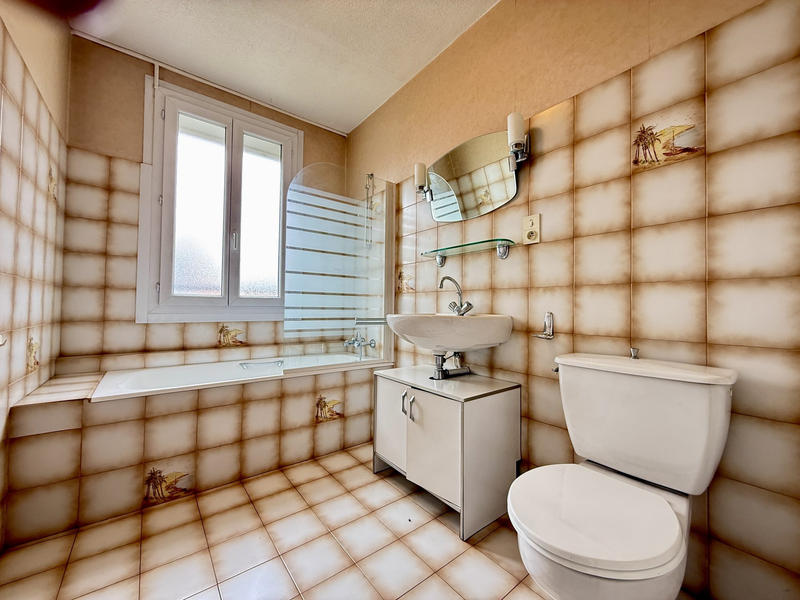 Maison traditionnelle - 121 m² - 7 pièces