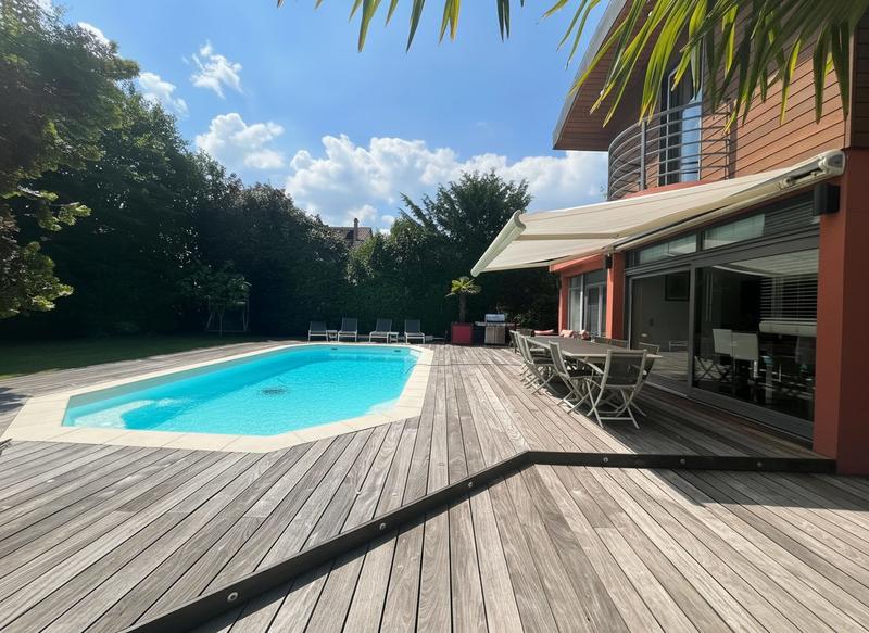 Maison contemporaine - 308 m² - 8 pièces