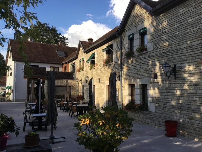 Fonds de commerce - Hôtellerie / Restauration - 1 200 m²