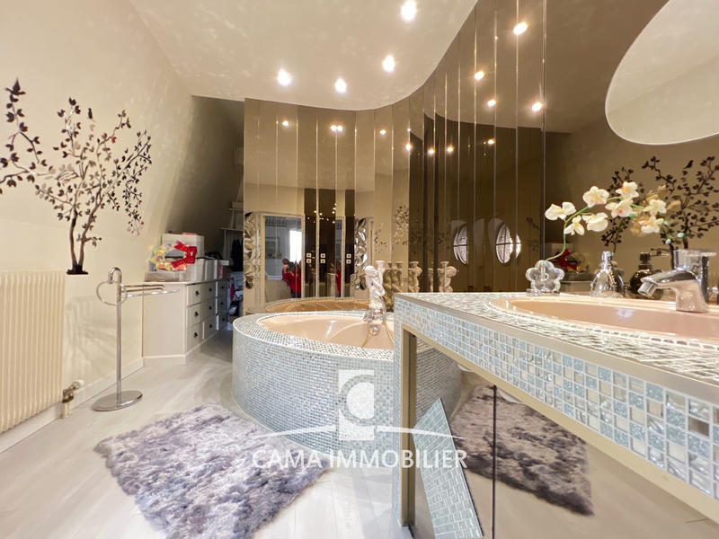 Maison - 197 m² - 7 pièces