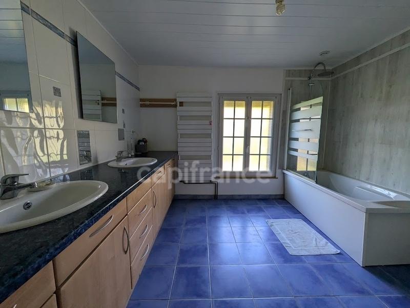 Maison - 180 m² - 7 pièces