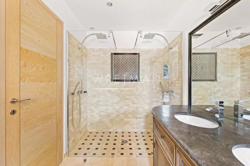 Villa - 260 m² - 10 pièces