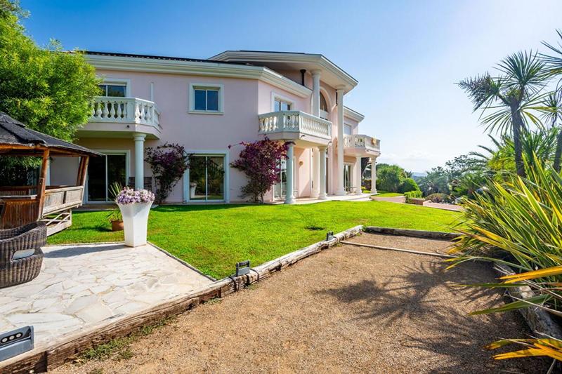 Villa - 550 m² - 7 pièces