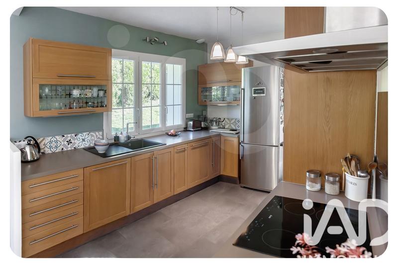 Maison - 225 m² - 8 pièces