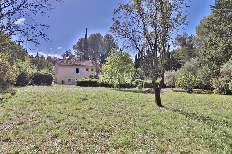 Maison - 365 m² - 11 pièces