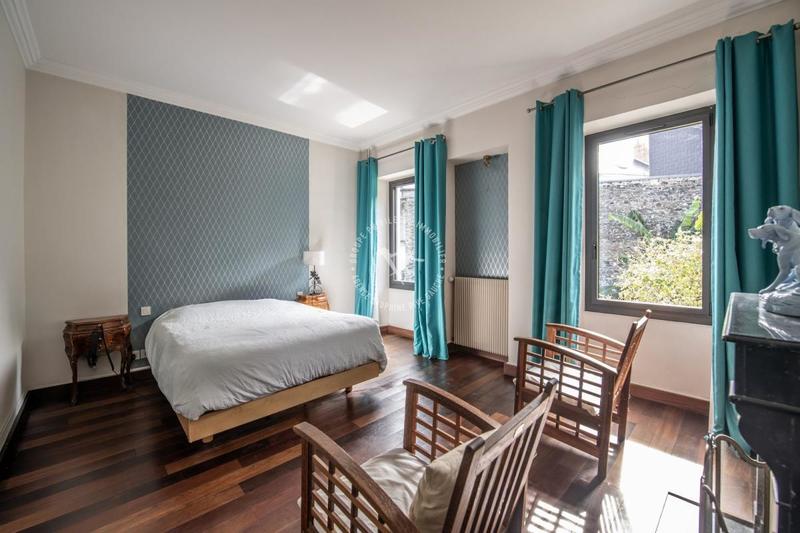 Maison - 172 m² - 9 pièces