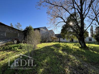 Propriété - 207 m² - 6 pièces