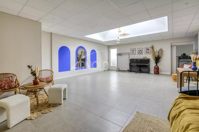 Maison - 350 m² - 10 pièces