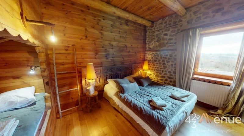 Maison - 298 m² - 9 pièces