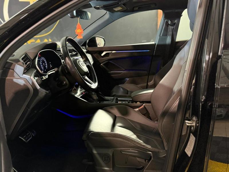 Audi Q3 35 Tdi s-Line 2.0 s-Tronic 7 150ch Boîte auto Toit ouvrant, Caméra de recul, Sièges chauffants