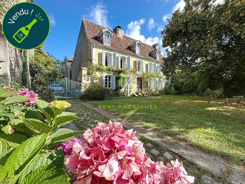 Maison de maîtres - 326 m² - 11 pièces