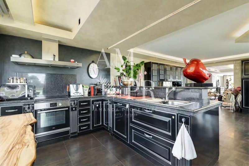 Appartement - 220 m² - 4 pièces