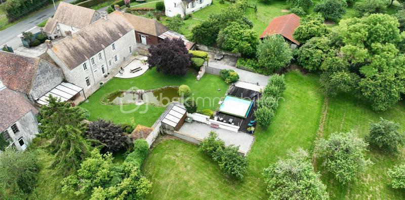 Maison en pierre - 299 m² - 8 pièces