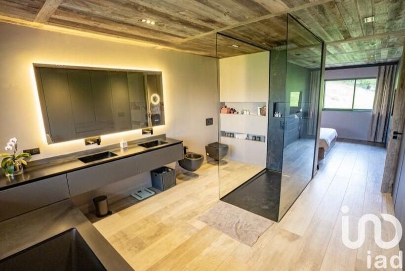 Châlet - 219 m² - 7 pièces