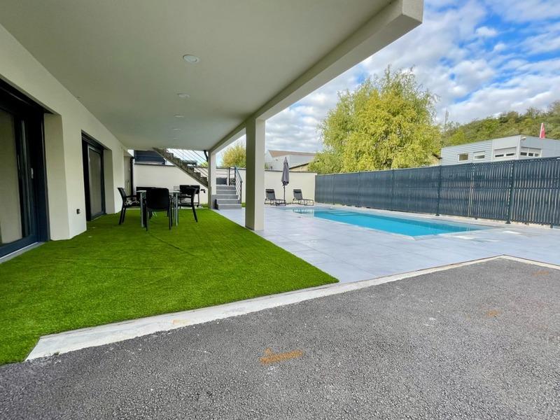 Maison - 328 m² - 9 pièces