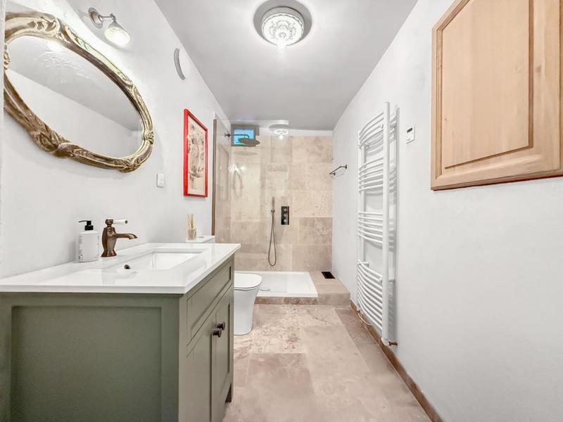 Maison - 250 m² - 6 pièces