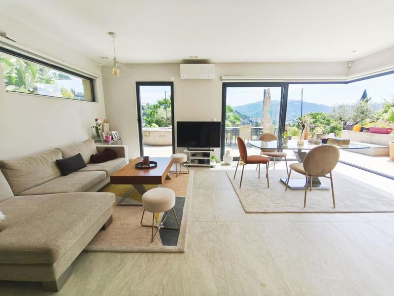 Maison - 180 m² - 5 pièces