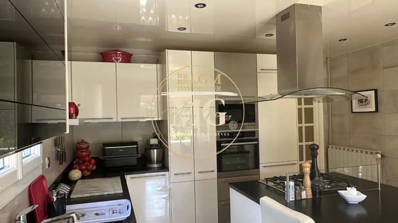 Maison - 219 m² - 4 pièces