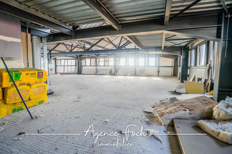 Local commercial - 674 m²