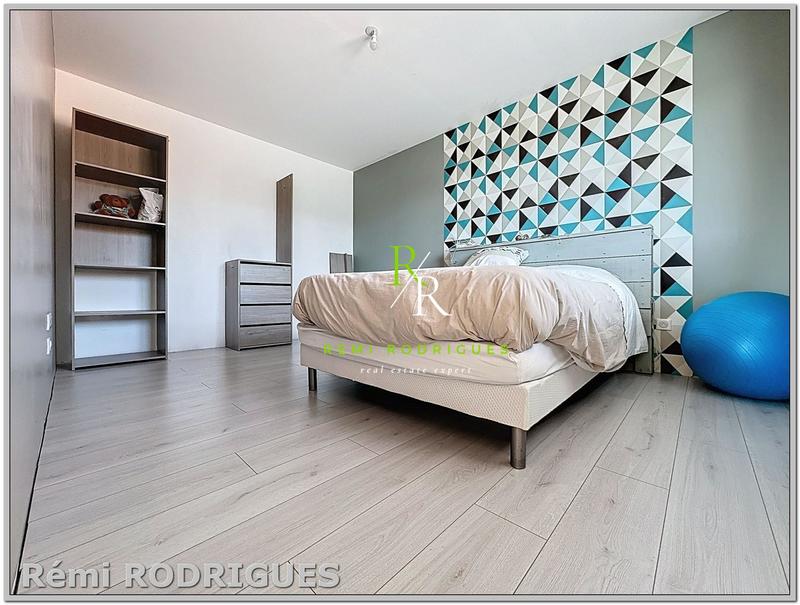 Maison - 213 m² - 9 pièces