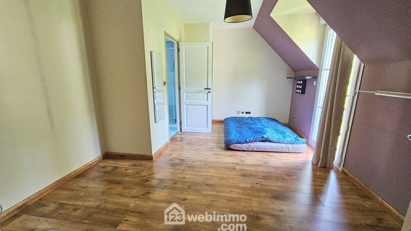 Maison - 201 m² - 8 pièces