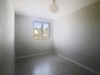 Appartement - 83 m² - 5 pièces