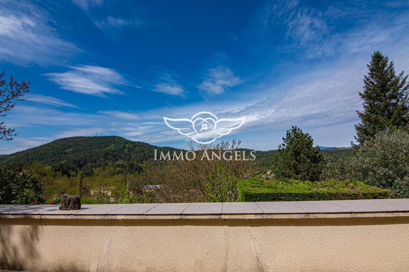 Maison traditionnelle - 135 m² - 7 pièces