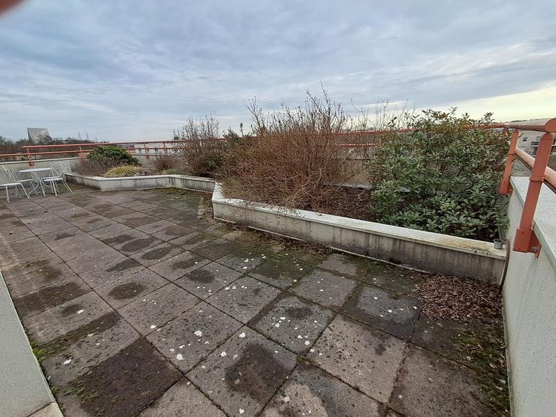 Local commercial - 84 m² - 4 pièces