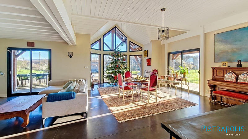 Villa - 239 m² - 7 pièces