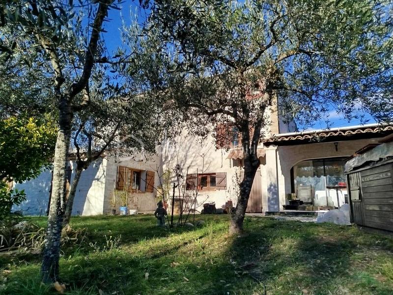 Maison - 215 m² - 6 pièces