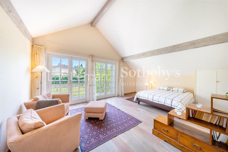 Maison - 380 m² - 8 pièces