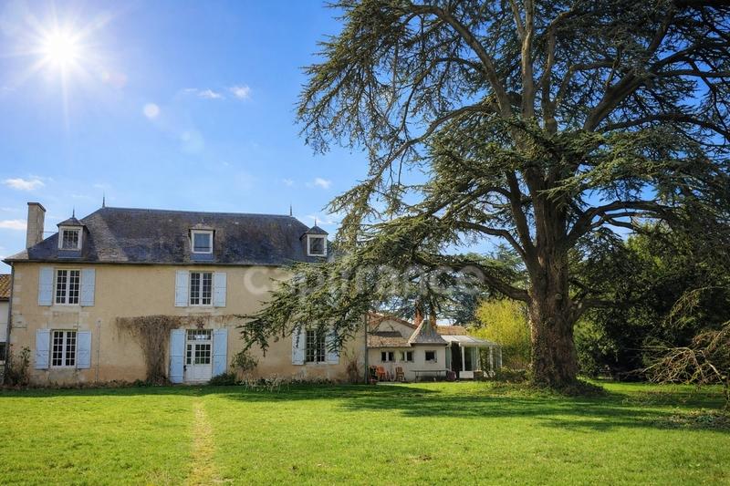 Maison - 270 m² - 7 pièces